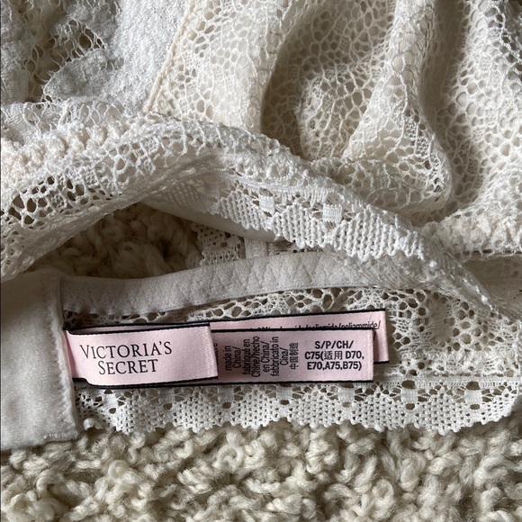 Lace bra - Picture 2 of 3